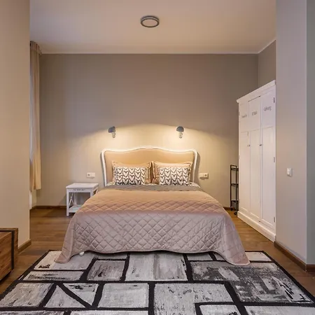 Enjoy Old Town Vibes In 1716 Laipu With 4 Stylish And 1 Penthouse Διαμέρισμα